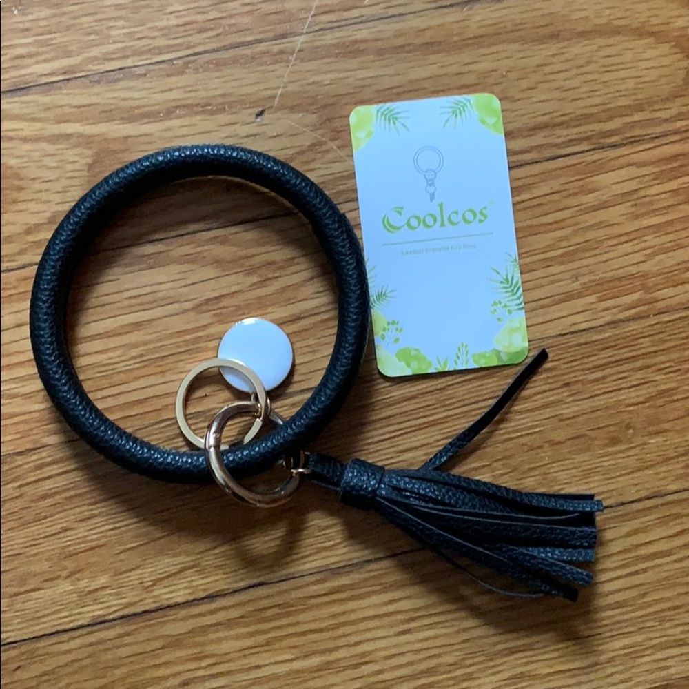 Coolcos Leather Bracelet Key Ring